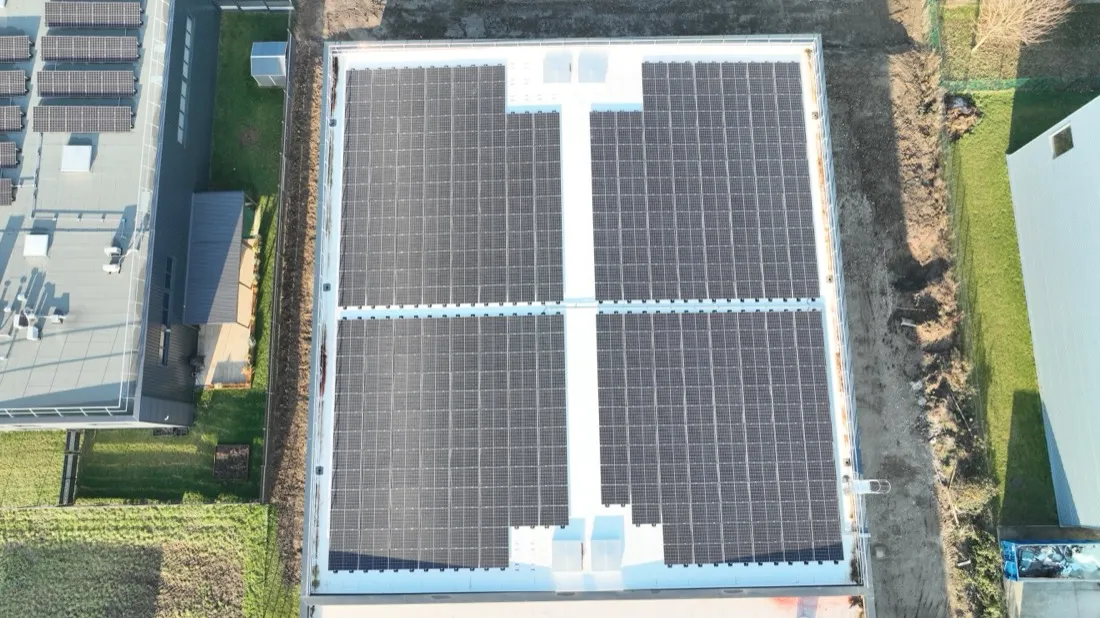 Centrale photovoltaïque 100 kWc en toiture industrielle