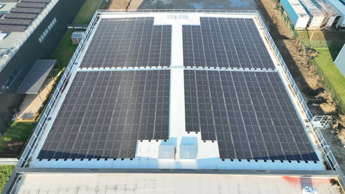 Centrale photovoltaïque sur toiture industrielle